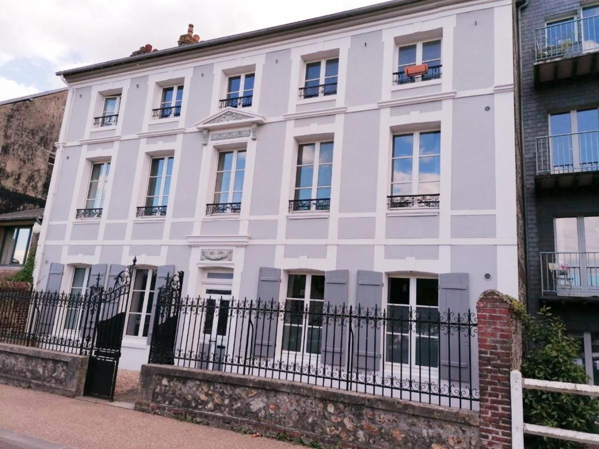 Le 2 Pieces Avec Parking Prive Lejlighed Honfleur Eksteriør billede